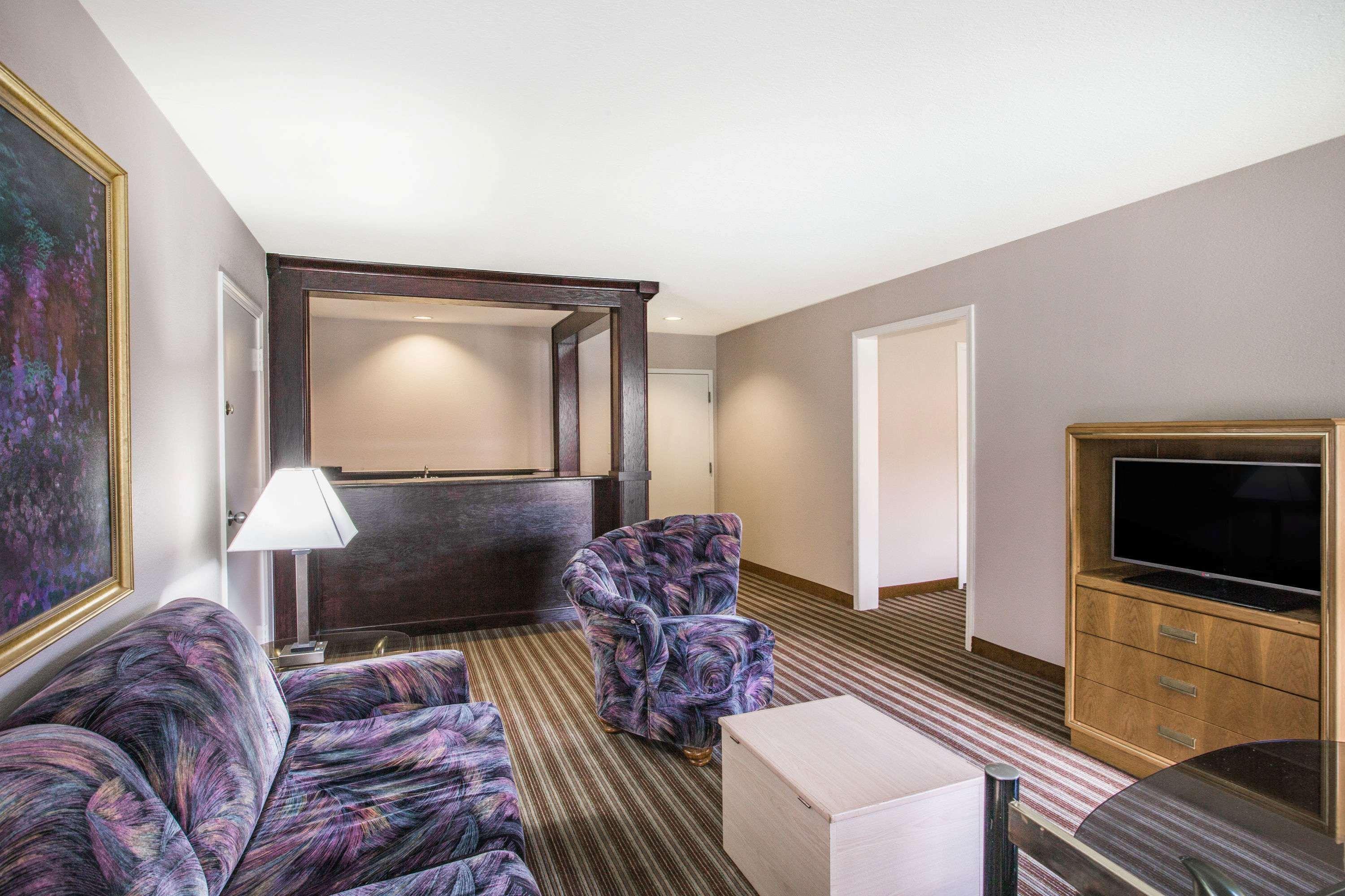 Hotel Super 8 By Wyndham Oxford Exterior foto
